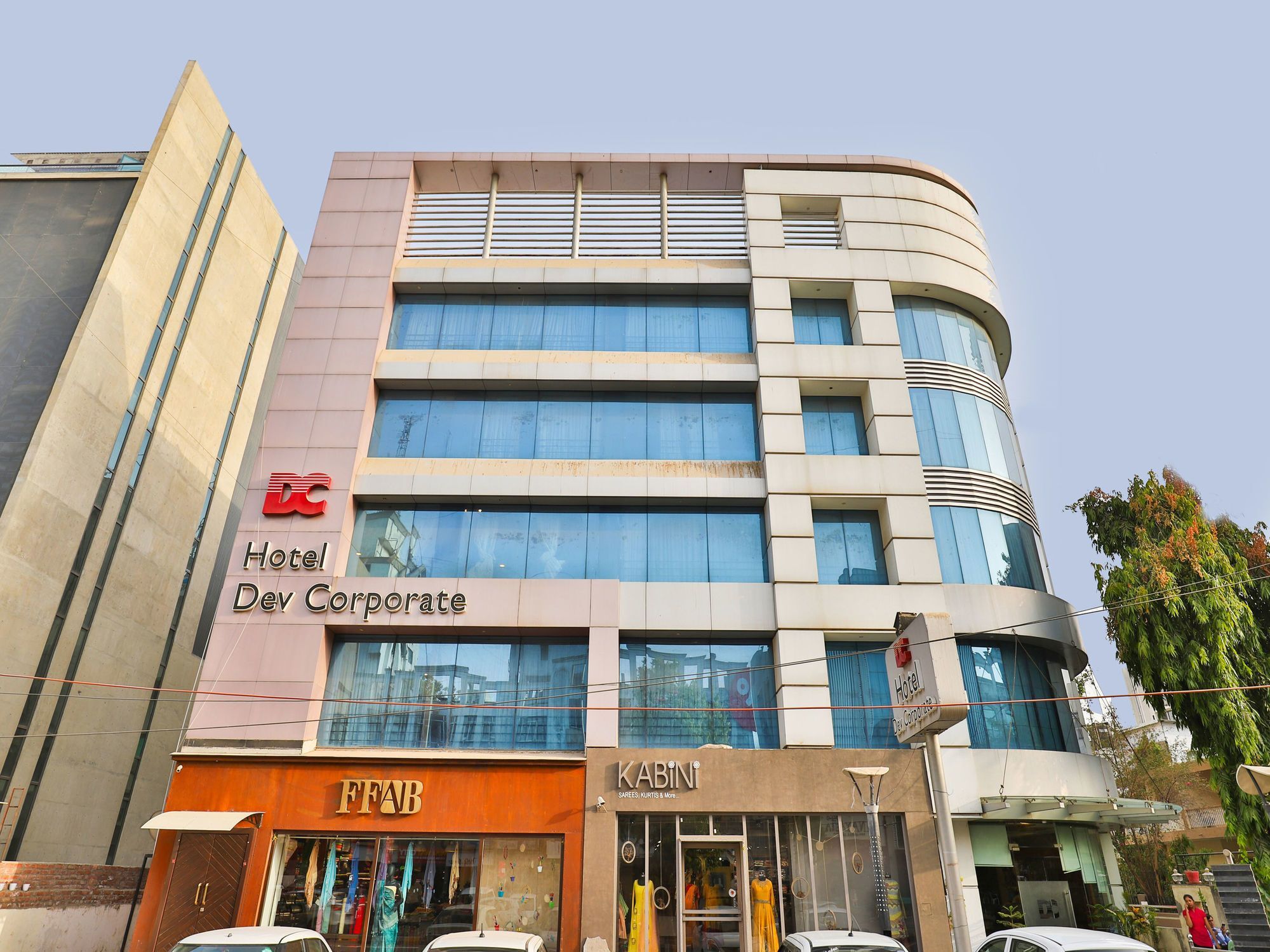 Capital O 15537 Dev Corporate Hotel Ahmedabad Exterior foto